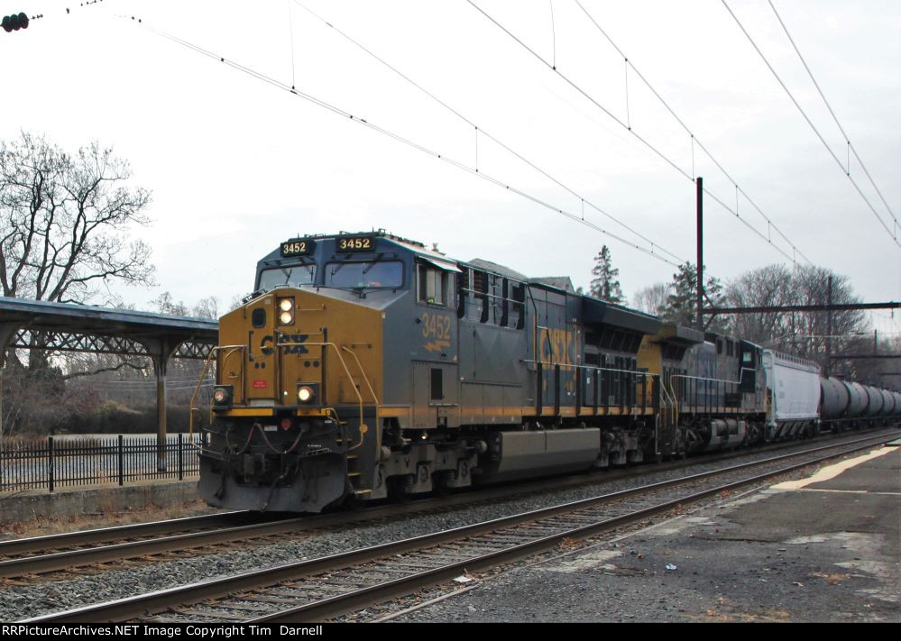 CSX 3452 leads K623